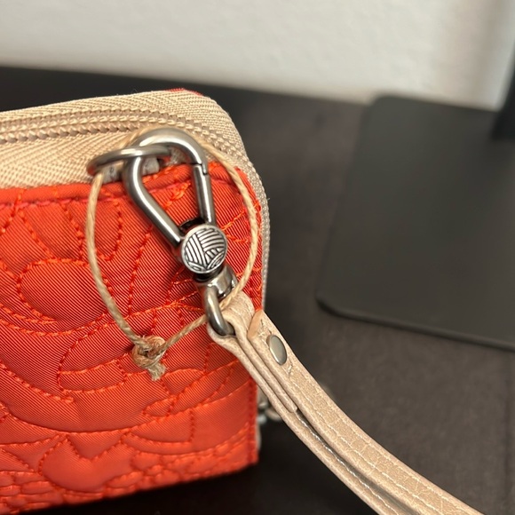 Sakroots | Cyan Smart Phone Crossbody/Wallet/Wristlet ~ Made Recycled Bottles ♻️ - Picture 7 of 14